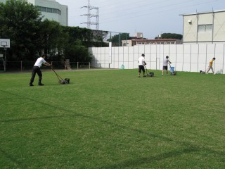 芝生の校庭